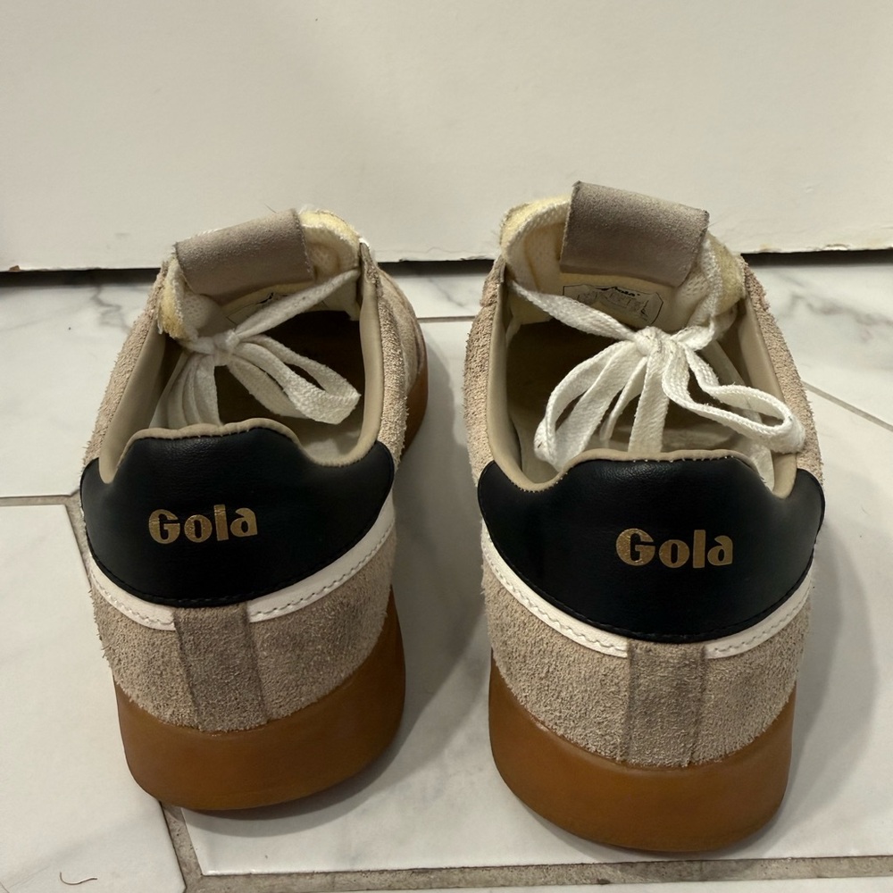 Gola Beige Suede Trainers with White Stripes and Black Heel women’s 8 - Picture 4 of 6